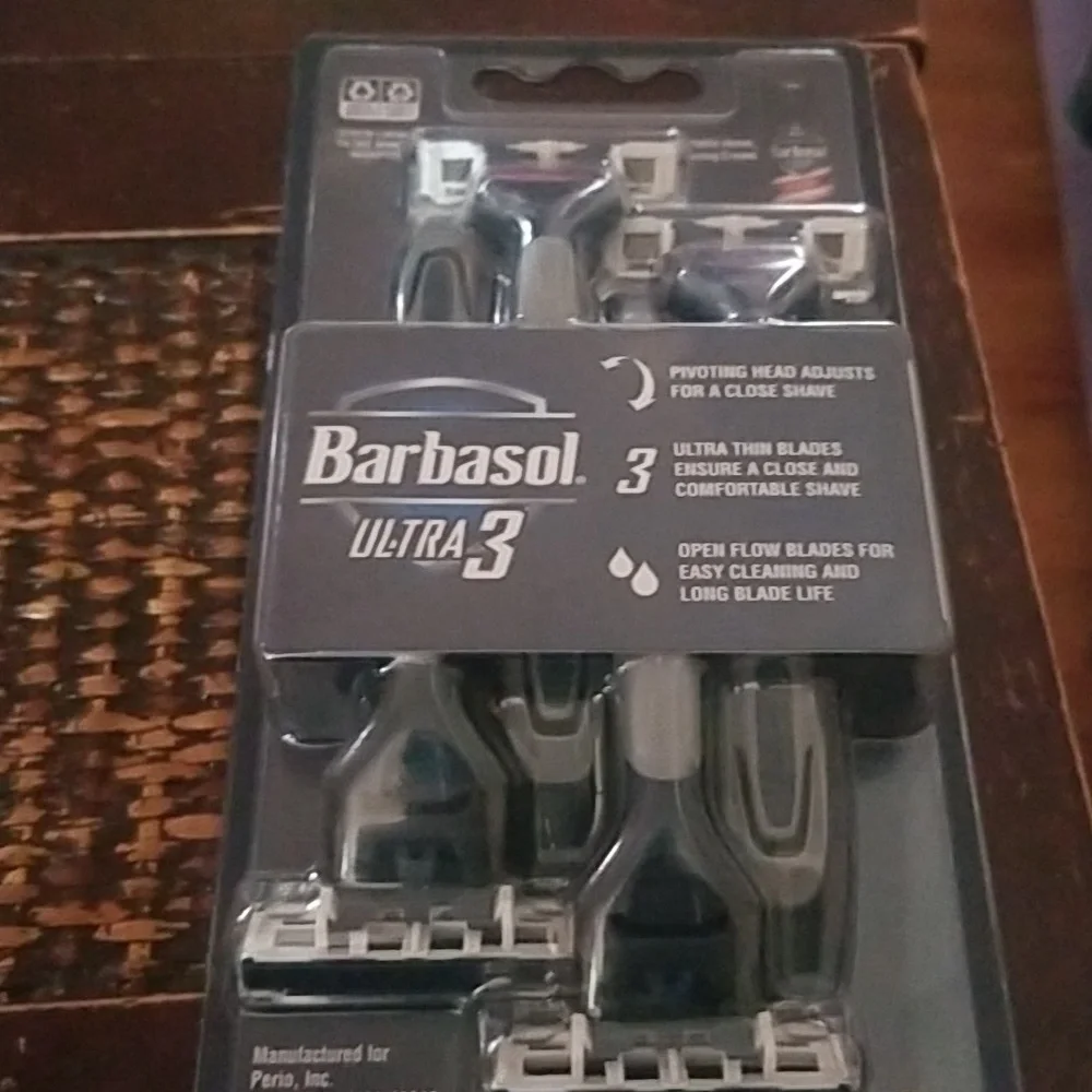 Barbasol Ultra 3 Razor - Picture 2 of 2